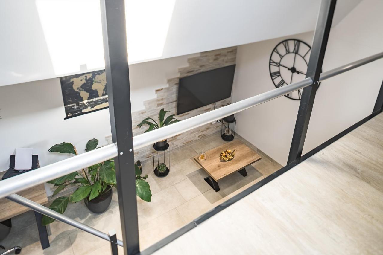 Loft Avec Jardin Et Parking Prive Apartment Troyes Exterior foto